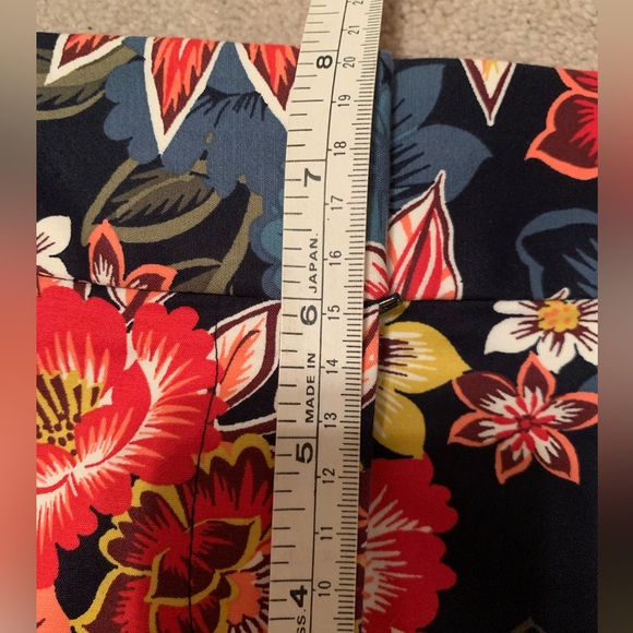 NWOT LOFT Floral shorts. Size 00. - Picture 10 of 10
